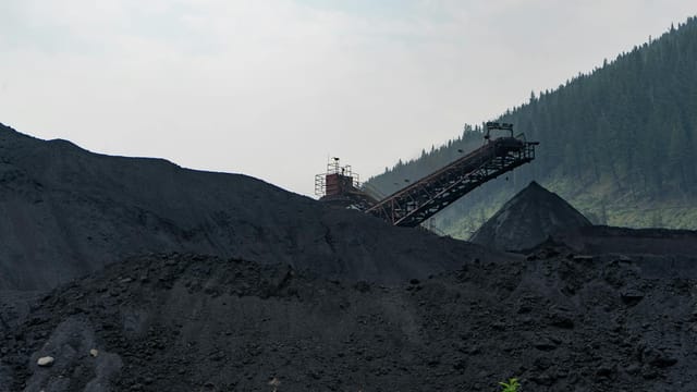 Industrial coal processing facility in Elkford, Canada with large coal piles.