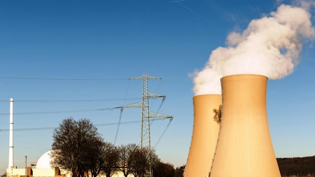 A nuclear power plant in Hameln, Germany, showcasing cooling towers and electricity pylons.