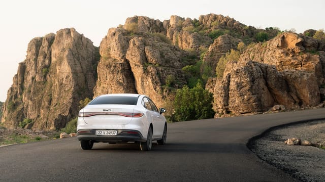 A car journey through the winding roads of Shaqlawa, Iraq with stunning rocky landscapes.