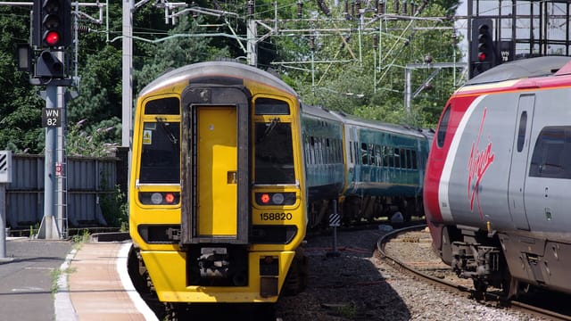 Wolverhampton railway station MMB 17 158820 158829 390044