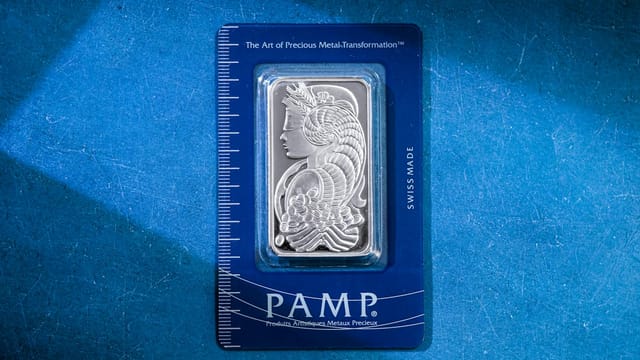 Silver bar against a striking blue background symbolizes wealth and value.