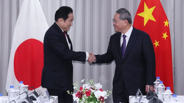 PM of Japan Fumio Kishida meets Premier of China Li Qiang (2024) 04