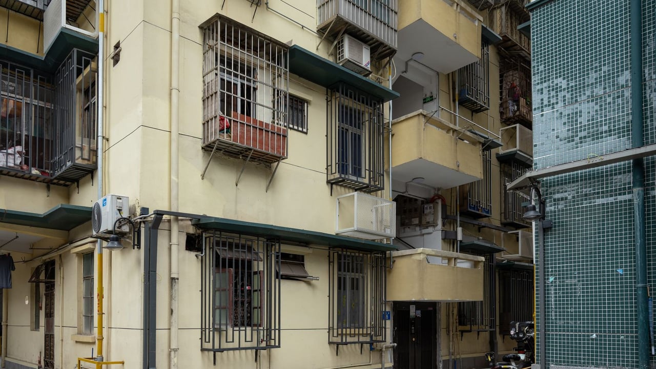 Corner view of a residential building in Guangzhou, showcasing urban architecture.
