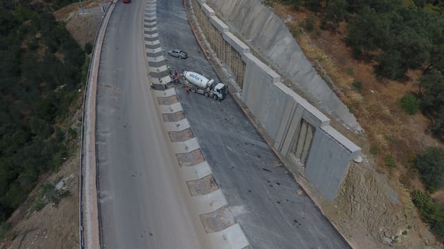 Highway construction progress in Küçükçetmi, Turkey, showcasing road development in progress.