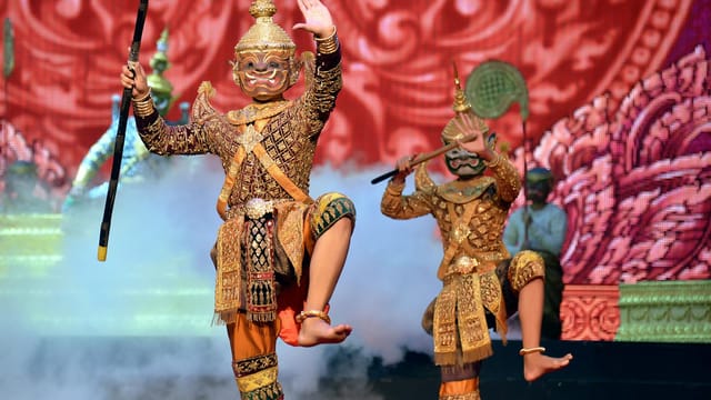 Elegant traditional Khmer dance performance in Phnom Penh, showcasing cultural heritage and artistry.