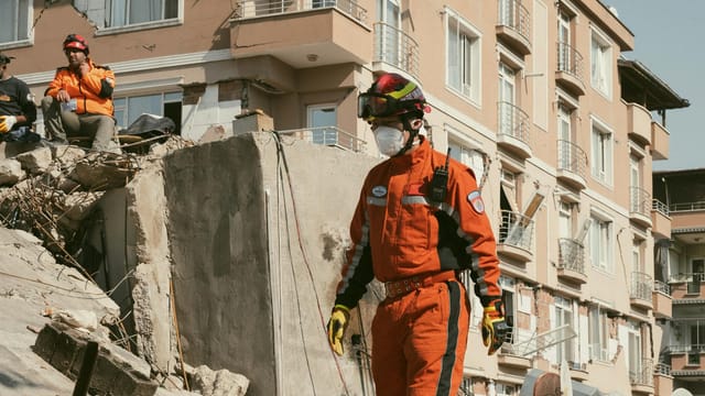 Rescue operation in Antakya, Türkiye, after a destructive earthquake, showcasing emergency response.