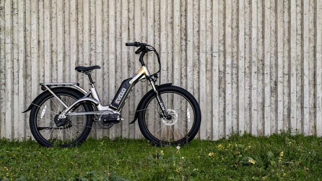 A modern electric bicycle parked against a concrete wall in Seattle.