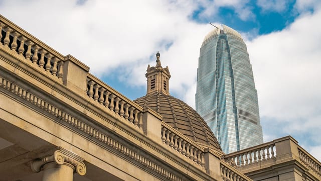 A striking contrast of old and modern architecture in Hong Kong, showcasing skyline beauty.