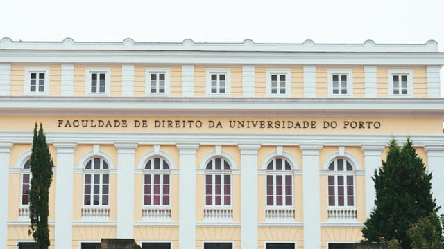 Facade of the Faculty of Law at the University of Porto, showcasing classic architecture.