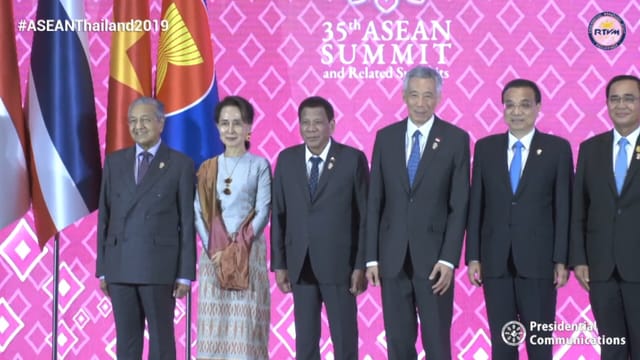 Leaders at ASEAN-China Summit 2019 Bangkok (Mahathir, Suu Kyi, Duterte, Lee Hsien Loong, Li Keqiang, Prayut)