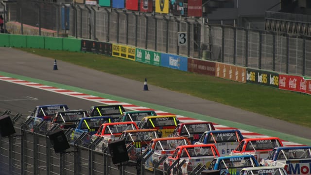 Dynamic truck race at Mexico City's famous Autódromo Hermanos Rodríguez track.