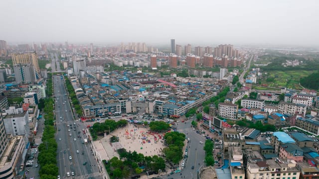 Aerial view of Jiu Jiang Shi, China, showcasing roads, residential buildings, and urban planning.
