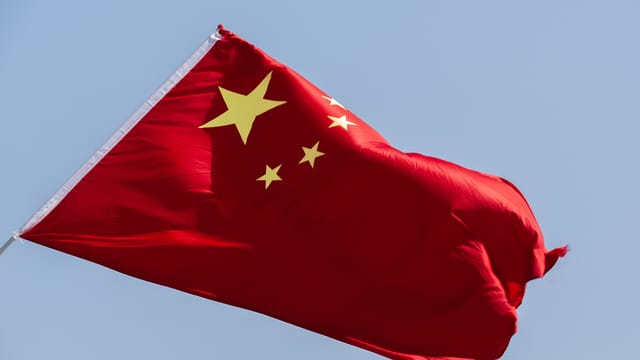 Volksrepublik China Flagge-20101231-RM-132121