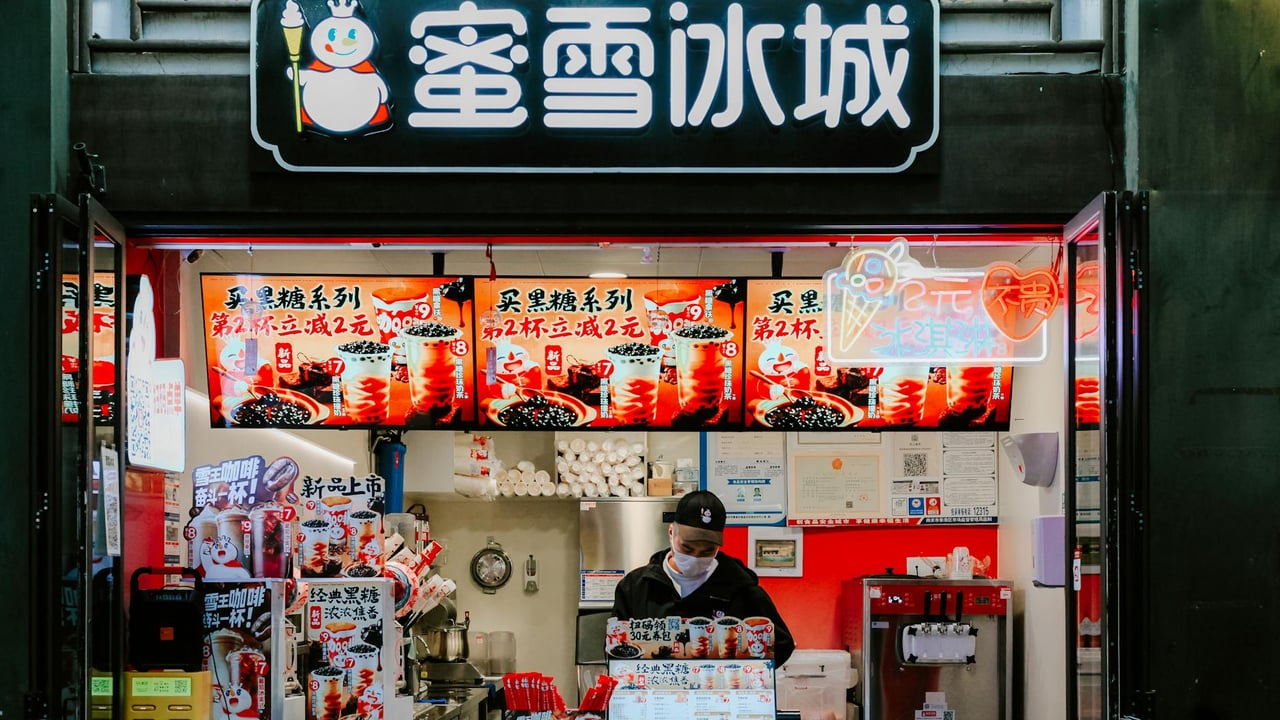 Explore a vibrant bubble tea store in Nanjing, showcasing Chinese culture and street life.