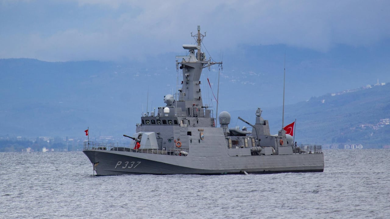 A Turkish naval frigate, P337, sails on the ocean near Bursa, Türkiye under cloudy skies.