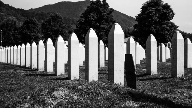 Black and white image of the Srebrenica cemetery, commemorating tragic history.
