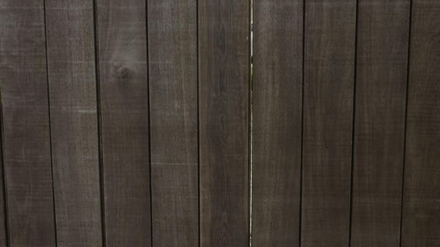 Rustic wooden fence panels creating a natural and textured backdrop, photographed in Medellín, Antioquia.
