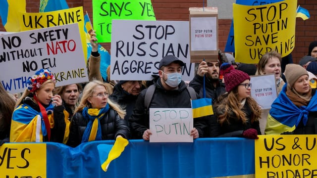 Demonstrators in New York City protest against Russian aggression, advocating for Ukraine's safety.