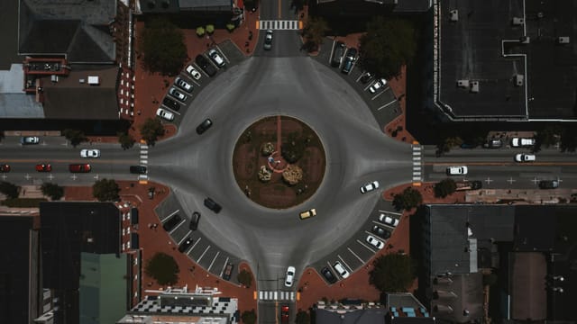 Aerial shot of a roundabout surrounded by cars in Gettysburg, PA.