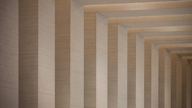 Minimalist view of concrete pillars forming a geometric pattern in Madrid.