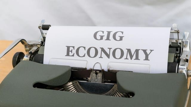 Close-up of a typewriter typing 'Gig Economy', symbolizing modern freelance work.