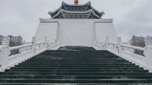 Explore the iconic Chang Kai-shek Memorial Hall, a landmark in Taipei, Taiwan, showcasing traditional architecture.