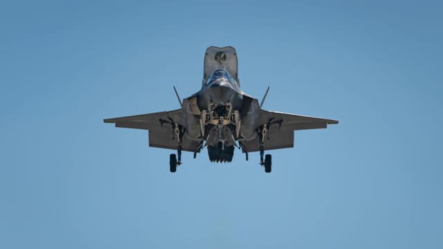 F-35 Lightning II jet showcases vertical landing at Miramar airshow in San Diego.