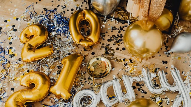 Colorful balloons and confetti for a vibrant New Year celebration.