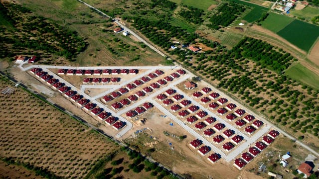 Aerial shot of a housing development amidst fields in Malatya, showcasing rural landscape and urban planning.