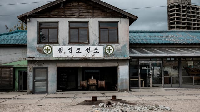 Desolate building in Sokcho, capturing urban decay and abandonment.