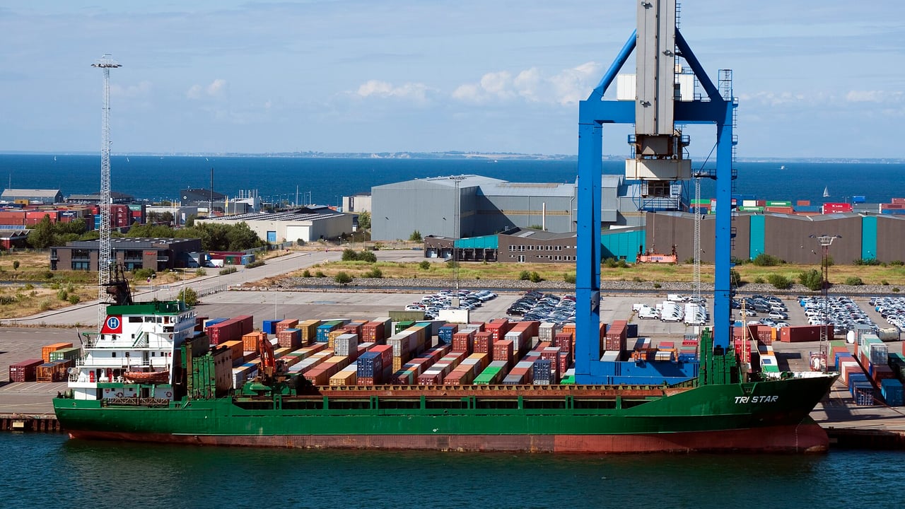 Illustrative image: DK-84 - København - Copenhagen - Denmark - Shipping Containers - Intermodal Containers (4890885214)