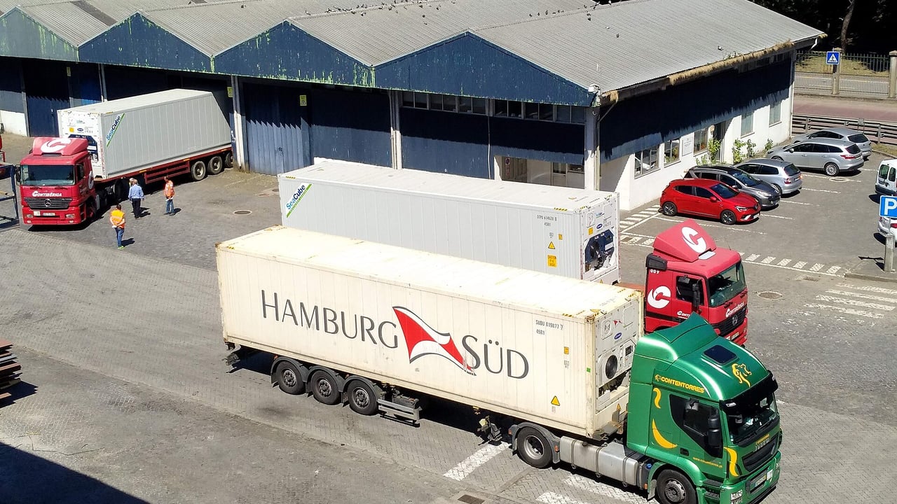 Illustrative image: Reefer on container chassis