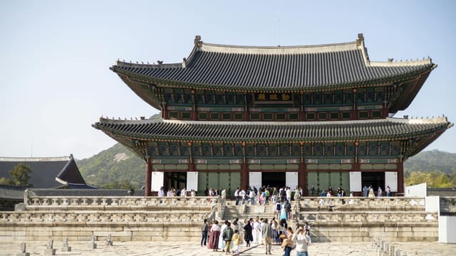 Historic Gyeongbokgung Palace in Seoul, showcasing traditional Korean architecture.