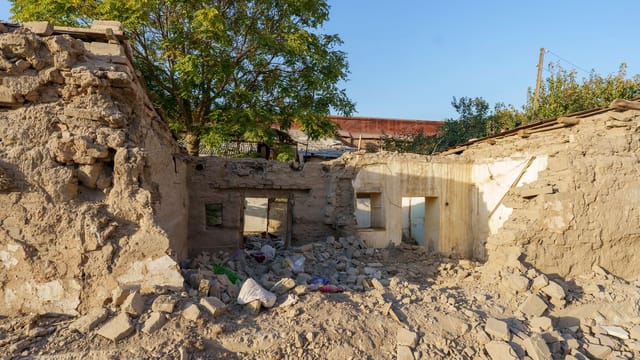 Ruined structure in Samarkand, Uzbekistan, symbolizing urbanization and change.