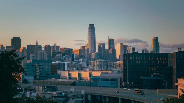 Stunning San Francisco skyline at sunset featuring iconic modern architecture and vibrant cityscape.